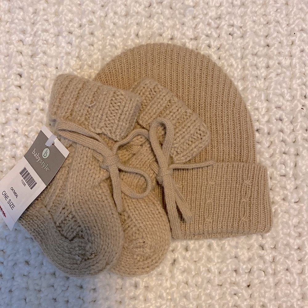 Boutique Babystyle Oatmeal Brown Soft Hat & Booties Baby Shower Gift Set NEW NWT
